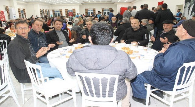 MHP ve Ülkü Ocaklarından Manyasta toplu iftar