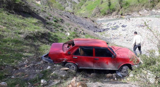 Mıcıra kapılan otomobil şarampole yuvarlandı: 2si ağır 5 yaralı