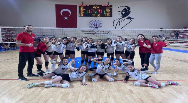 Midi Kız Voleybol Takımı ard arda 2. kez Türkiyenin en iyi 32 takımı arasında