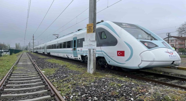 Milli elektrikli tren, TCDDye teslim edilip Sakarya Garına hareket etti