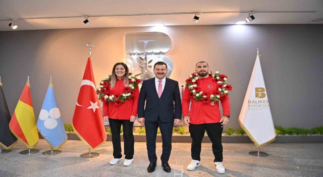 Milli güreşçiler, Belediye Meclisinde ödüllendirildi