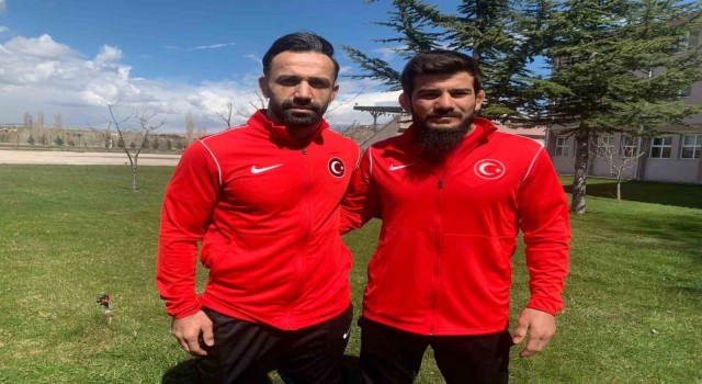 Milli güreşçiler Soner Demirtaş ve Servet Coşkun, Avrupada mindere çıkmaya hazır