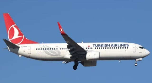 Motoruna kuş çarpan THY uçağı Kayseriye acil iniş yaptı