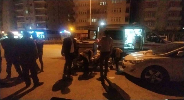 Motosiklete çarptı, bırakıp kaçtı