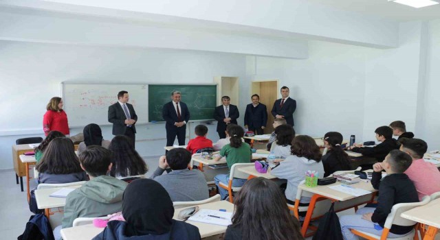 Muğlada öğrenciler ara tatil dönüşü yenilenen okullarında eğitim öğretime başladı