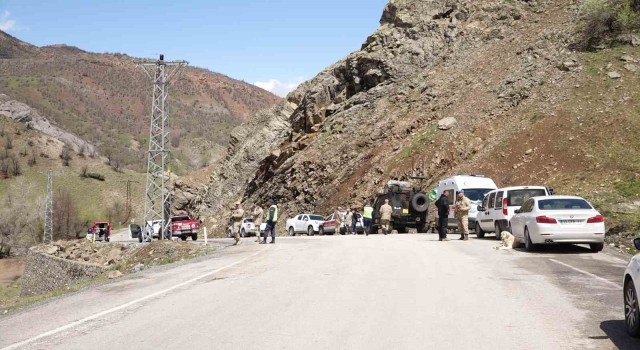 Munzur Çayına düşen 3 genci arama çalışmaları sürüyor