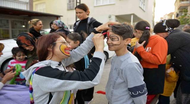 Muratpaşada mahalleliler aynı sofrada buluştu