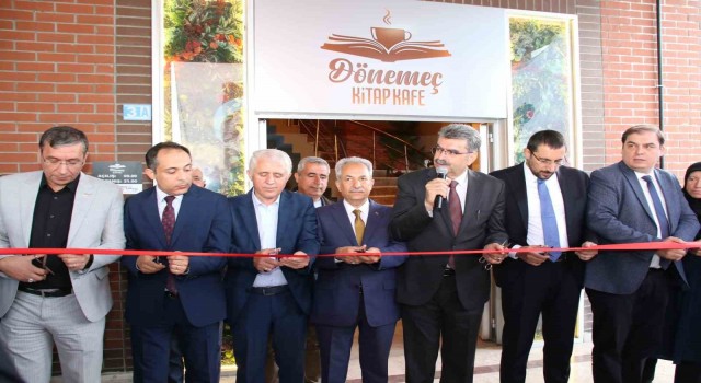 Nasreddin Hocanın memleketi Akşehirde Dönemeç Kitap Kafenin açılışı yapıldı