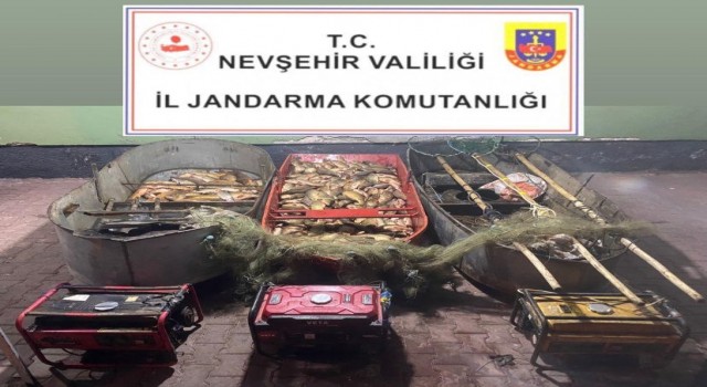 Nevşehirde yasak yöntemlerle balık avlayan 7 kişi yakalandı