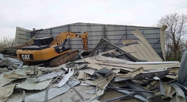 Nilüferde kaçak fabrikalar yıkıldı