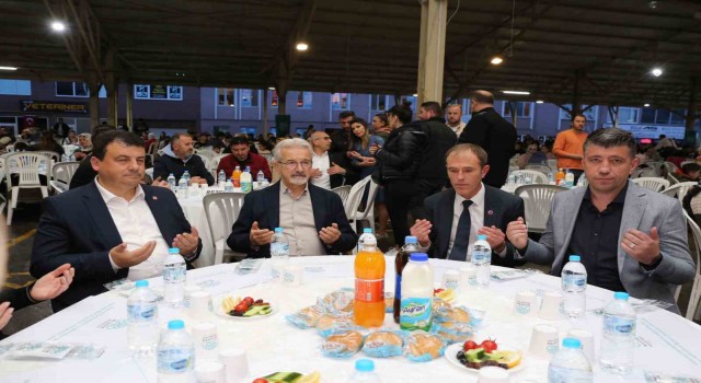 Nilüferde yüzlerce kişi aynı sofrayı paylaşıyor
