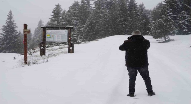 Nisan ayının son günlerinde Ilgaz Dağında kar yağışı etkili oluyor