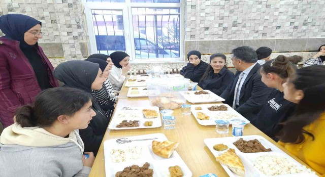 Öğrencilerle iftar buluşması