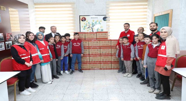 Okullardan toplanan yardımlar Kızılaya teslim edildi