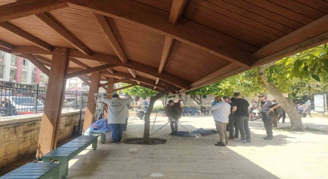 Ölüm cami avlusunda yakaladı