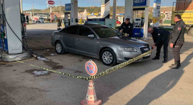 Önce 2 çay ocağını, sonra seyir halindeki aracı kurşunladı
