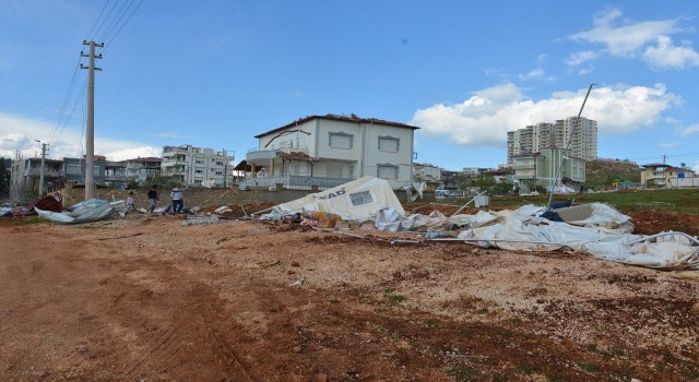 Önce depremin sonra fırtınanın vurduğu ilçede vatandaşlar o anları anlattı