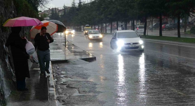 Orduda sağanak yağış hayatı olumsuz etkiledi