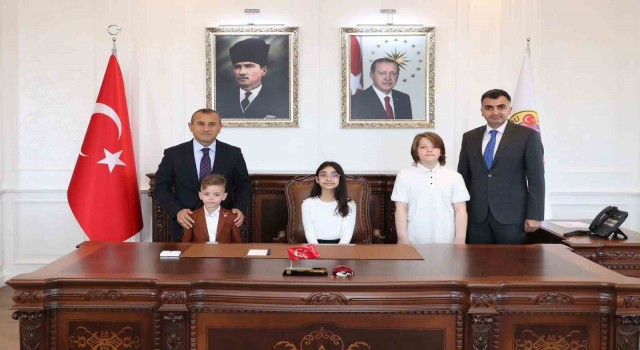 Orduda vali koltuğu şehit çocuklarına emanet