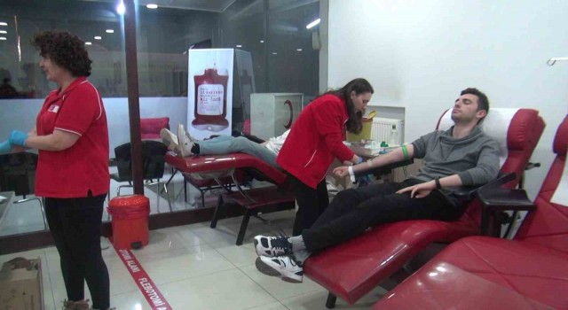 Oruçlu vatandaşlar için iftar sonrası kan bağışı kampanyası