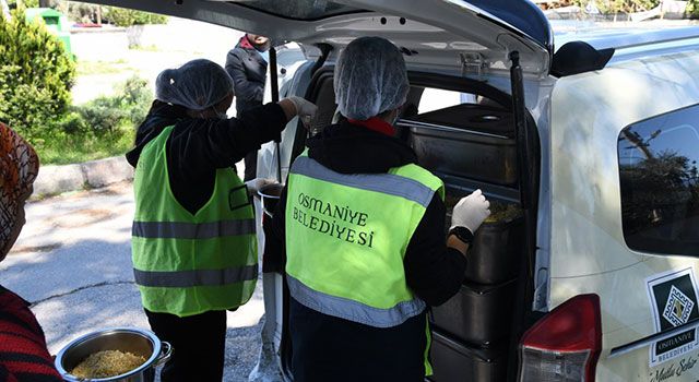 Belediye'den 30 bin kişiye günlük sıcak yemek