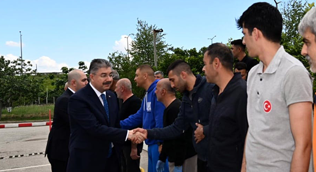 Osmaniye Valisi Edinç Yılmaz Cezaevi’nde hükümlülerle bayramlaştı