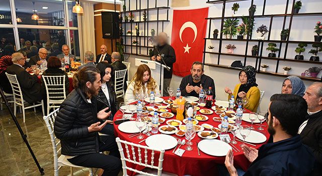 Osmaniye'de Depremzede Belediye personeli iftarda buluştu