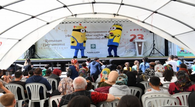 Osmaniyede depremzede çocukların Minyonlar keyfi
