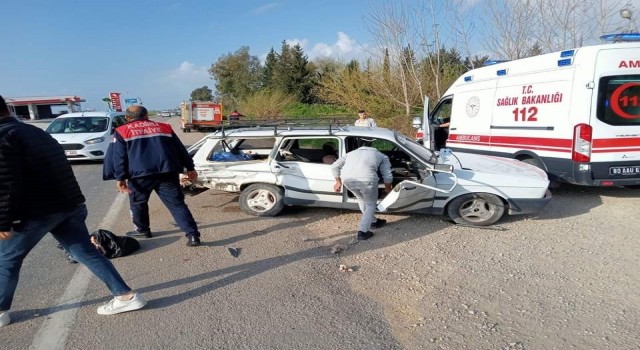 Osmaniyede otomobiller çarpıştı: 1 ölü, 3 yaralı