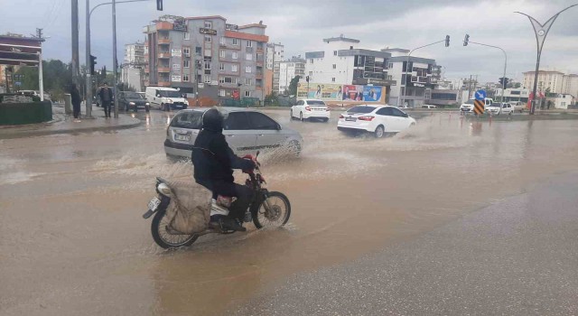 Osmaniyede şiddetli yağmur ve dolu etkili oldu