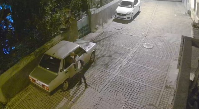 Otomobil hırsızlarının rahat tavırları pes dedirtti