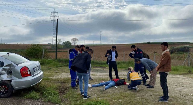 Otomobil iş yeri duvarına çarptı, sürücü yaralandı