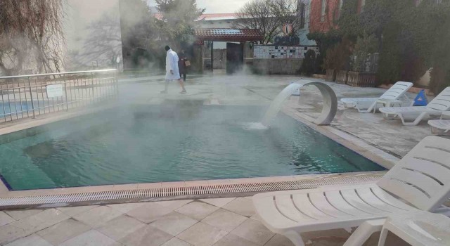 (ÖZEL) Afyonkarahisardaki termallerde tatil yoğunluğu