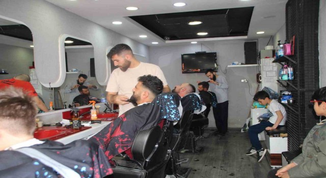 (ÖZEL) Bayan kuaförleri yaşanan yoğunluktan işyerleri sahura kadar açık