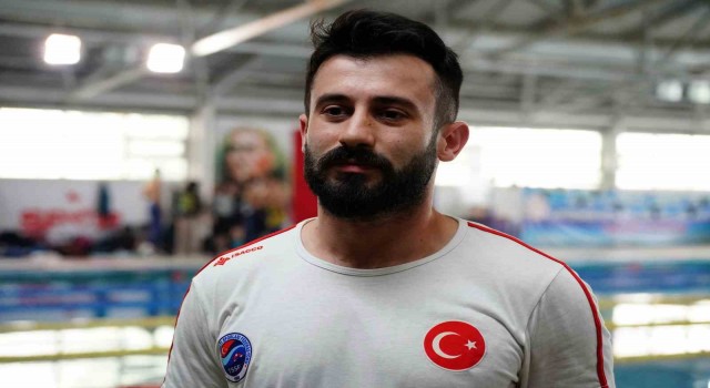 Paletli Yüzme Büyükler ve Gençler Türkiye Şampiyonası İstanbulda yapıldı
