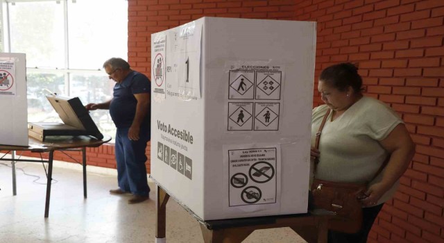Paraguaydaki halk yerel ve genel seçimler için sandık başına gitti