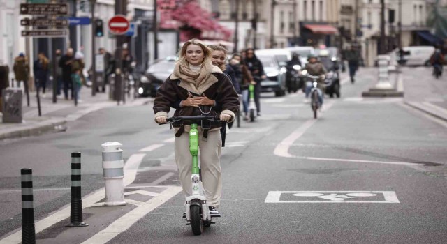 Fransa'nın Başkenti Paris'te elektrikli scooter kullanımı yasaklandı