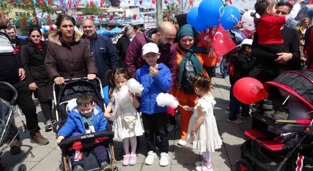 Pendikte 23 Nisan kutlamalarında çocuklar doyasıya eğlendi