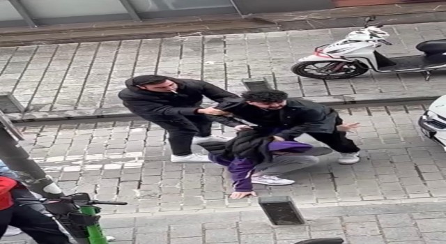 Pendikte laf atma kavgasında sosyal medya fenomeninin tekme ve yumrukları havada uçuştu