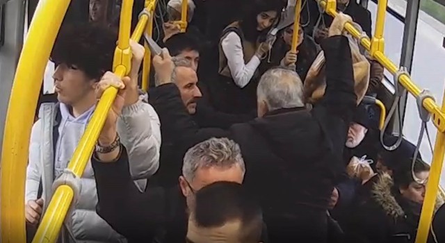 Rahatsızlanan yolcuya umut olan şoför o anları anlattı