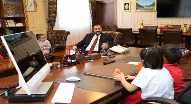 Rektör Kalan, öğrencilerle bir araya geldi