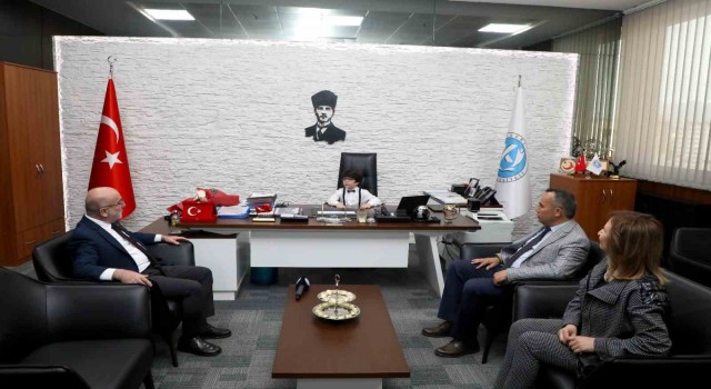 Rektör Karamustafa, 23 Nisanda Koltuğunu Küçük Batuhana Devretti