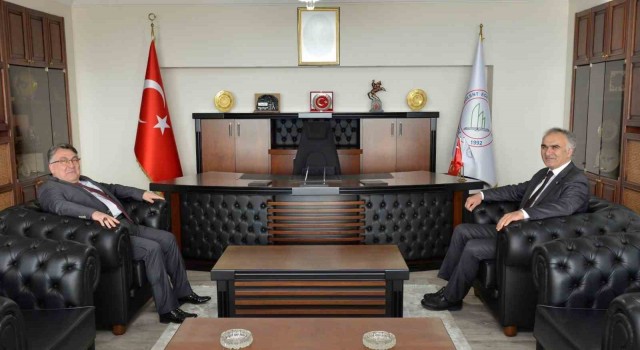 Rektör Özölçer, YÖK Denetleme Kurulu üyesini ağırladı