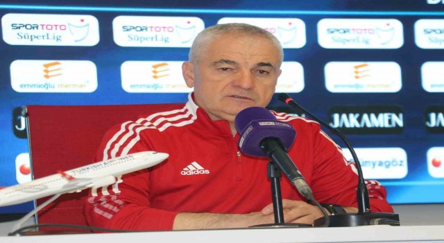 Rıza Çalımbay: Hakemler bize saygılı davranmıyor