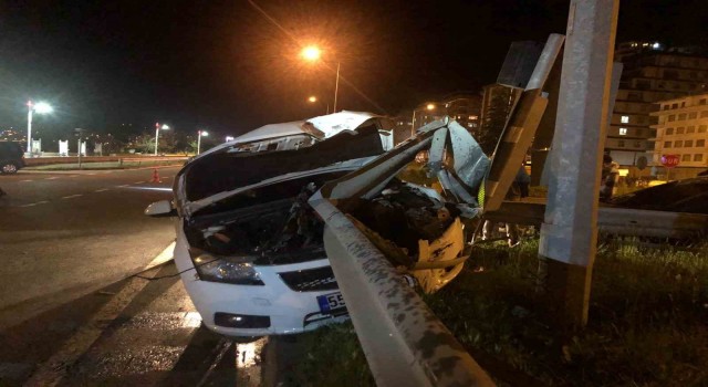 Rizede feci kazada sürücüler burnu bile kanamadan kurtuldu