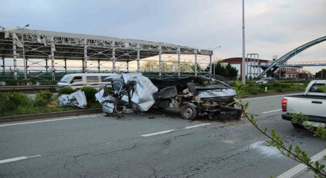 Rizede hurdaya dönen aracın sahibi yaralandı