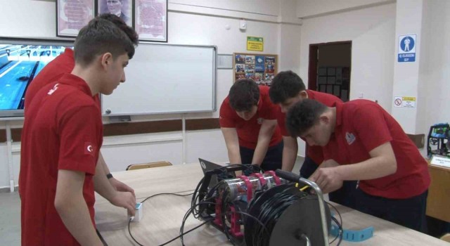 Rizede meslek lisesi öğrencileri insansız su altı araçları ile yine Teknofest finalinde yarışacak