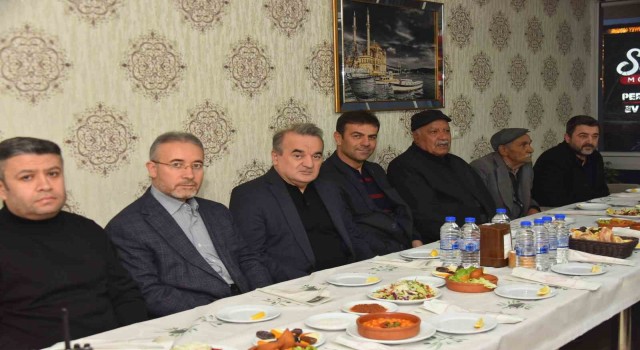 Romanlarla iftarda bir araya geldi