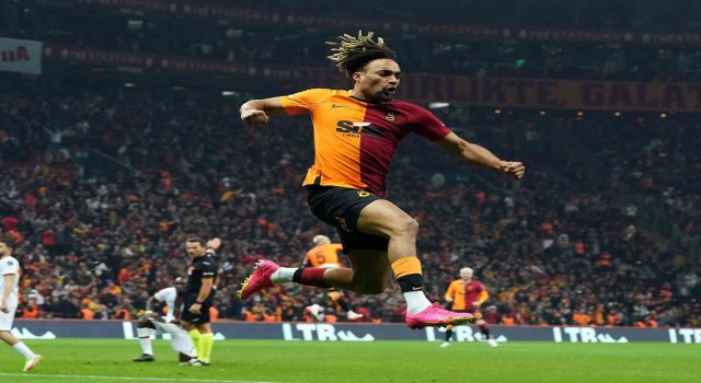 Sacha Boey bu sezon ilk gol sevincini yaşadı