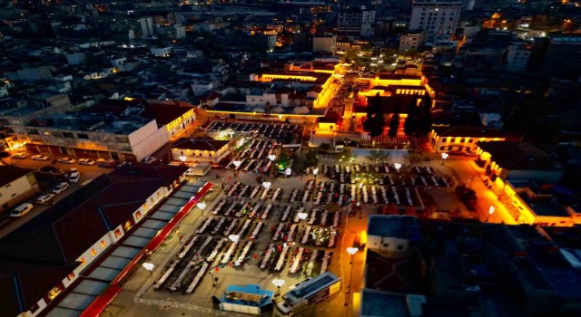 Şahinbey, her gün on binlerce kişiyi iftarda buluşturuyor